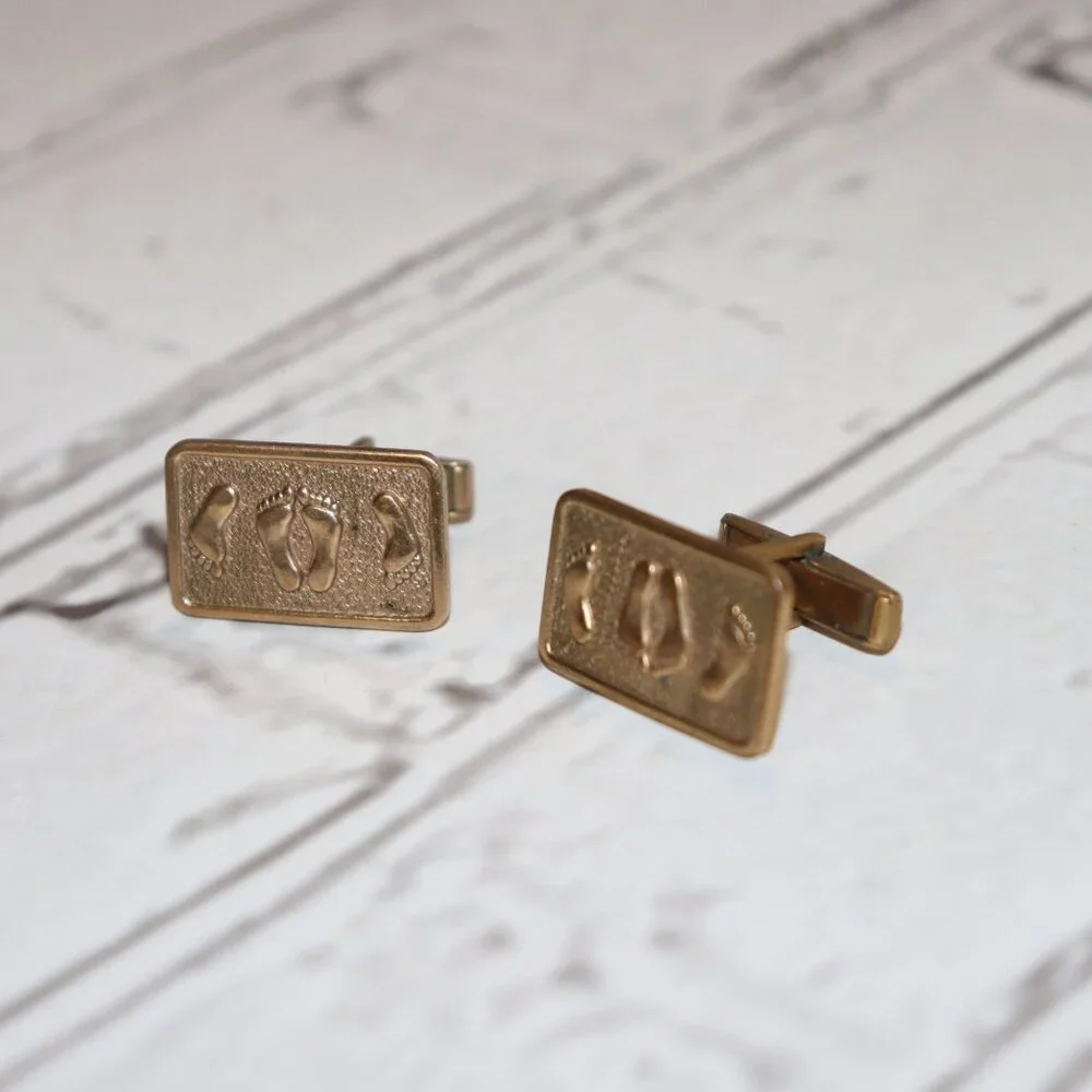 👣✨ Vintage Gold Footprint Cuff Links (1